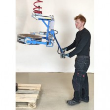 Gripper for lifting wood...
